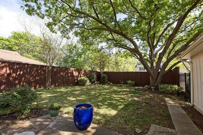 Building Photo - Garden home in great location. Don't miss