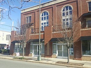 Building Photo - 101 S Meadow St