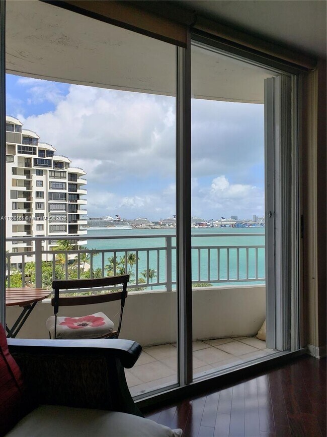 Foto del edificio - 770 Claughton Island Dr