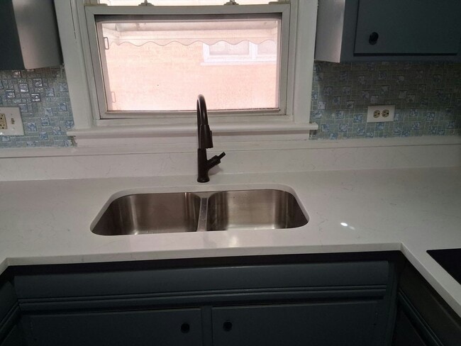 Foto del edificio - 933 W 95th St