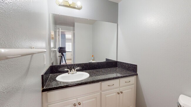 Building Photo - Spacious 5-Bedroom Family Home Available for Long Term Rent!