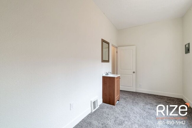 Building Photo - 2050 Monroe Blvd
