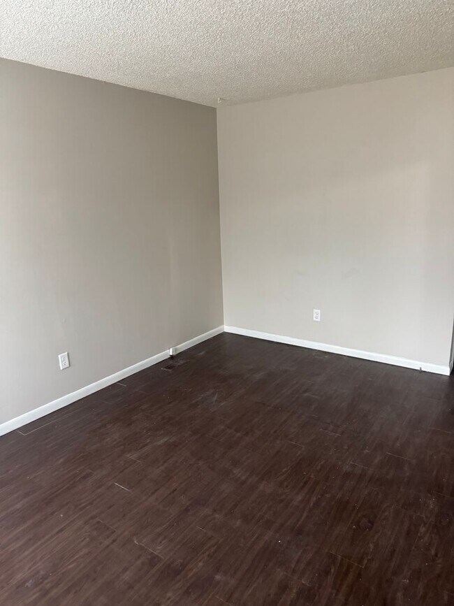 Foto del edificio - 927/929 Herold Avenue