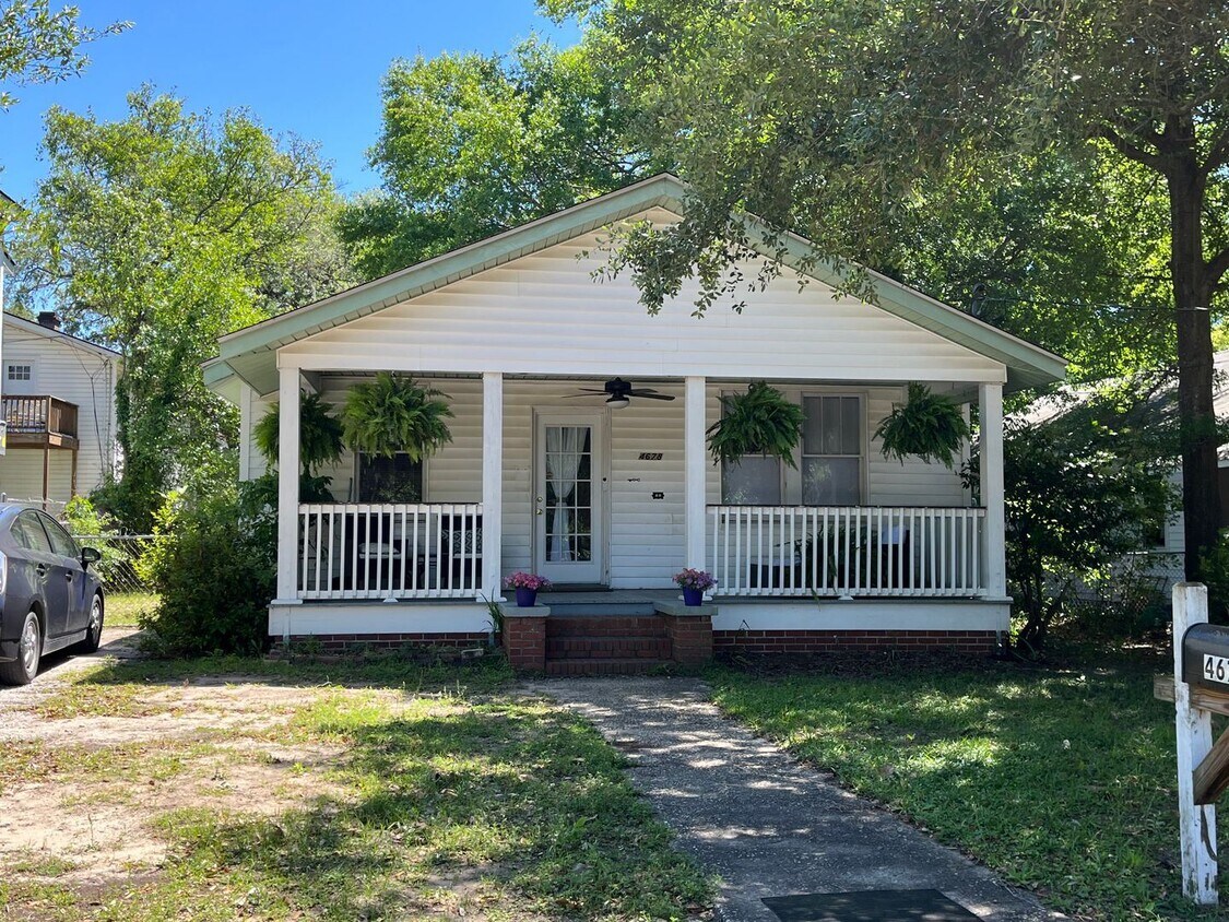 3 br, 1 bath House 4678 O'Hear Avenue House Rental in North