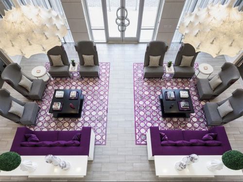 Foto del edificio - 2425 Victory Park Ln