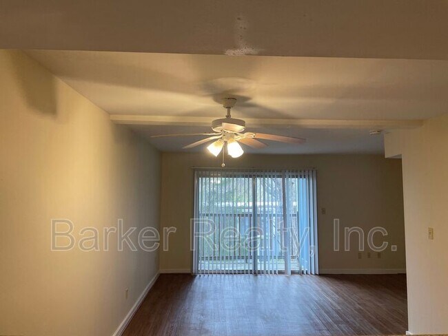 Foto del edificio - 7042-A Longstreet Drive