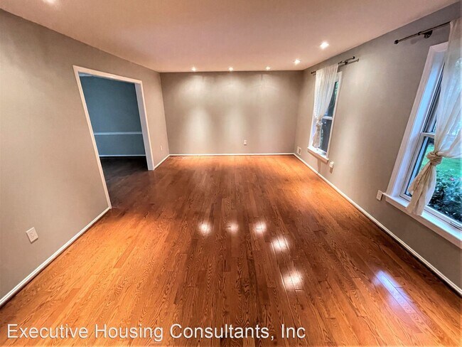 Building Photo - 5 br, 3.5 bath House - 10309 Bells Mill Te...