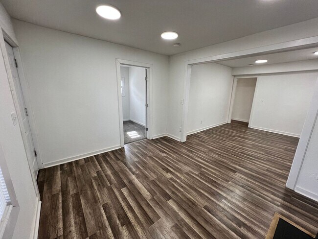 Foto del edificio - Updated 5BR Home with Modern Finishes & Extra Space