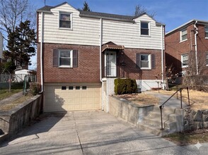 Building Photo - 14 Chamberlain Ave