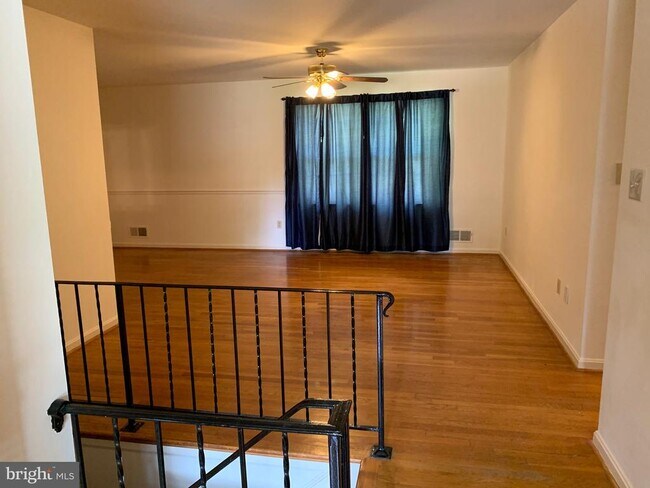 Foto del edificio - 7505 Bland Dr
