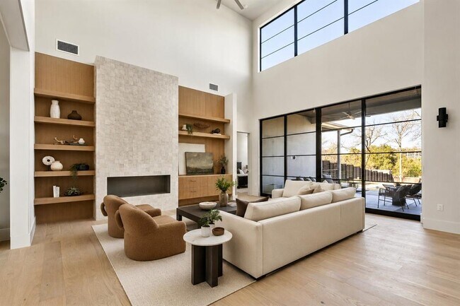 Foto del edificio - 6102 Forest Hills Dr