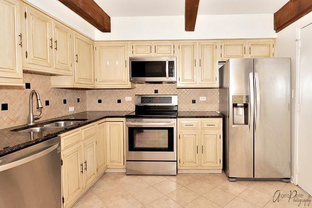 Building Photo - 6660 Wood River Dr