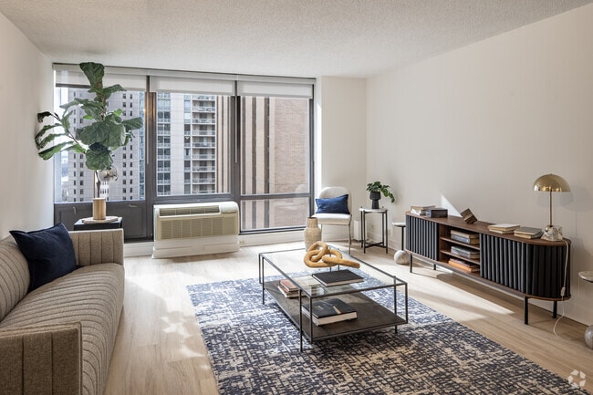 1BR, 1BA - 792SF - Living Room - Columbus Plaza