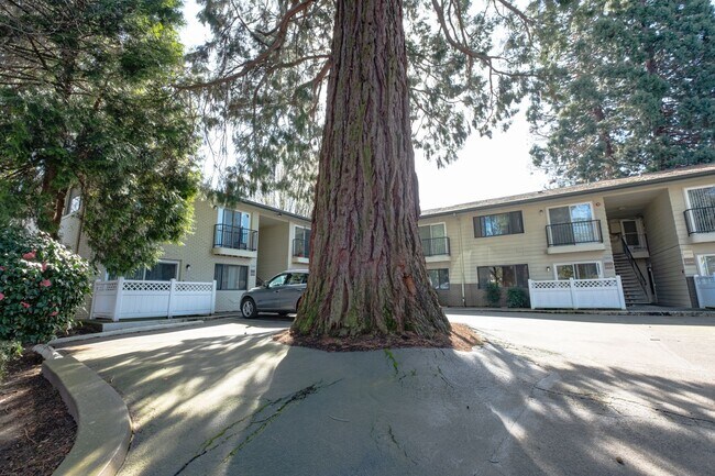 Foto del edificio - Inviting Irvington Flat with Timeless Appeal!