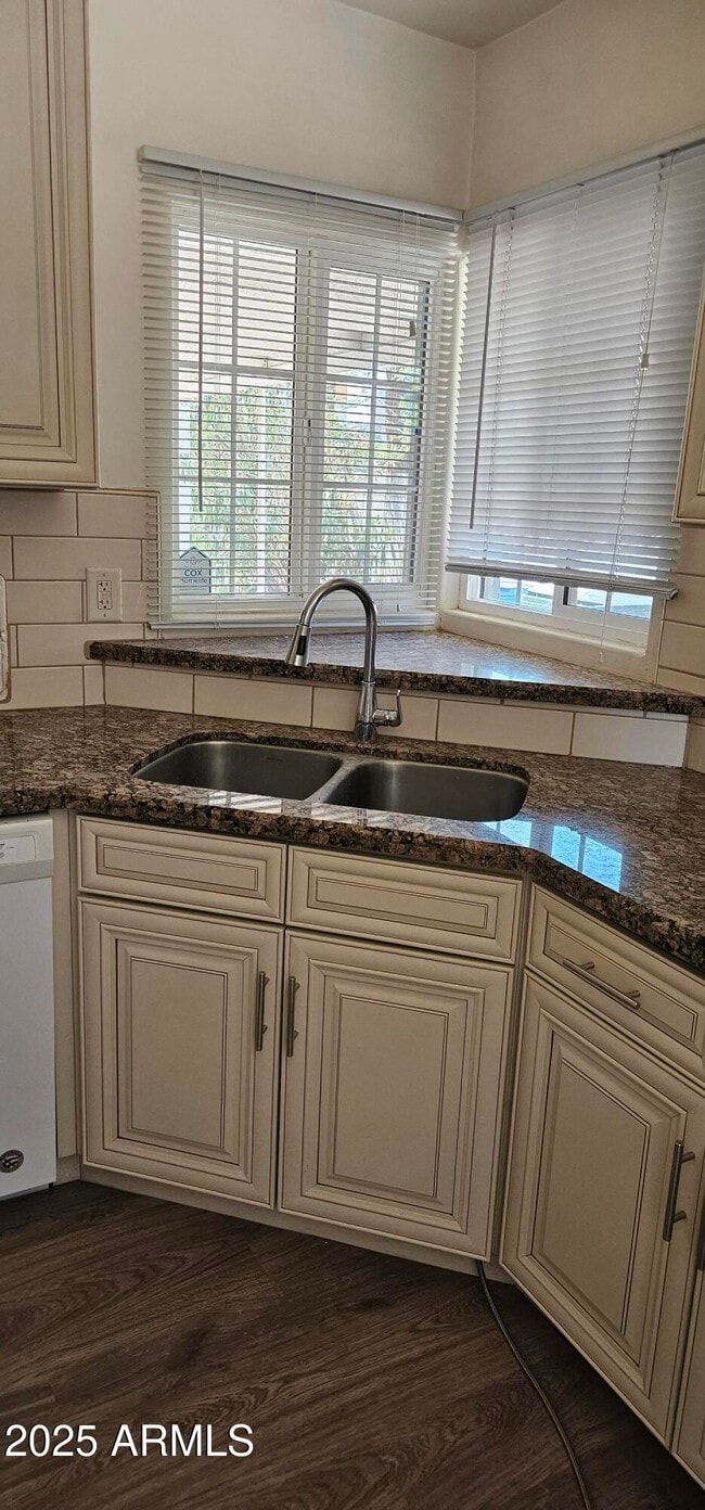 Foto del edificio - 340 E Virginia Cir