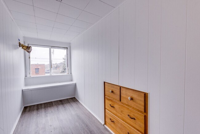 Foto del edificio - Available NOW- Charming 3 Bedroom Townhouse in the Heart of Mt. Oliver!