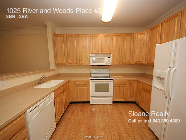 Foto del edificio - 1025 Riverland Woods Pl