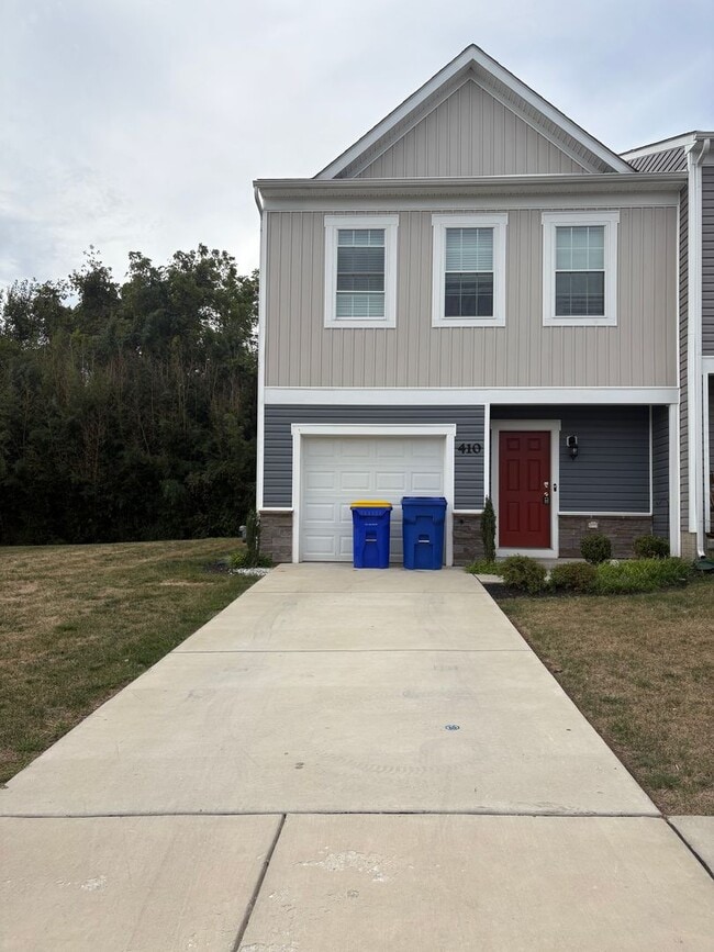Building Photo - 410 Maple Run Dr