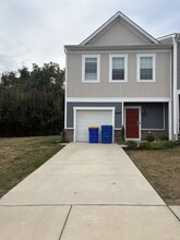 Building Photo - 410 Maple Run Dr