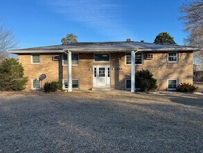 Building Photo - 1425 Maine Prairie Rd
