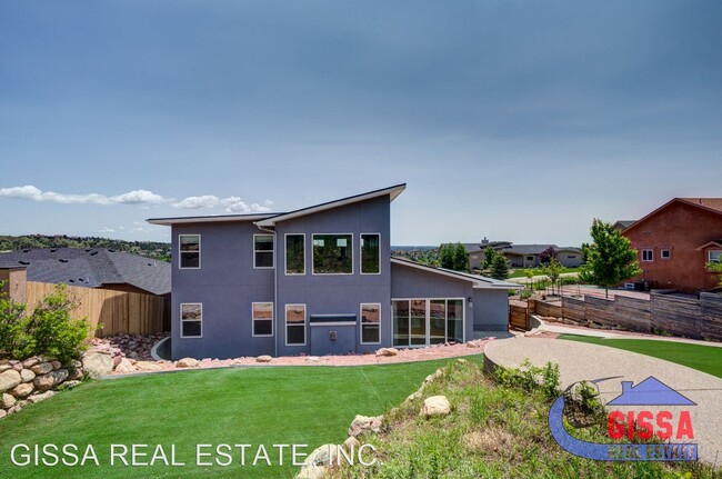 Building Photo - 5 br, 3 bath House - 2370 Courtney Drive