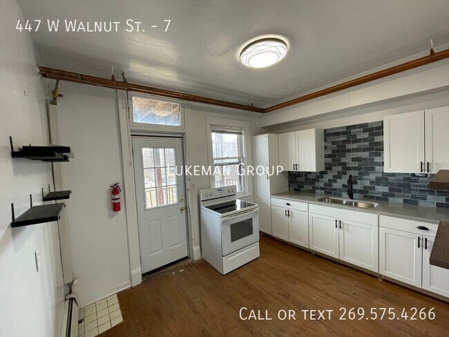 Building Photo - 447 W Walnut St