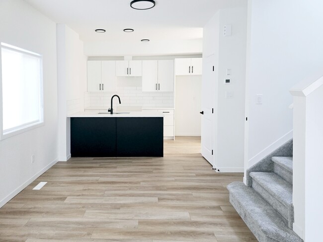 Photo du bâtiment - 11951-11964 64 St NW