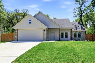 Building Photo - 101 Monarch Ln