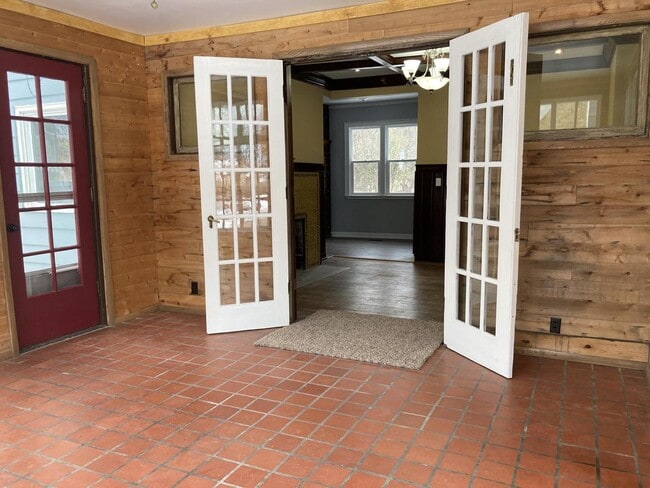 Building Photo - 339 State St