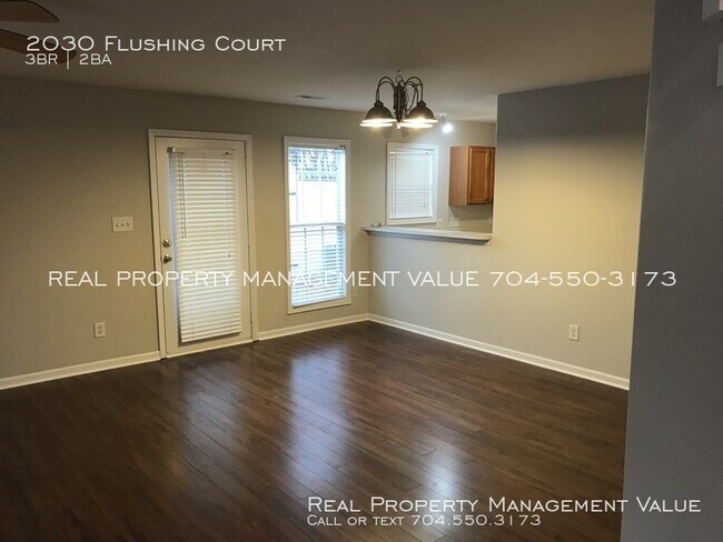 Building Photo - 2030 Flushing Ct