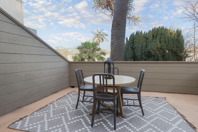 Foto del edificio - 2 Bedroom Townhome - 1 Block from NPS
