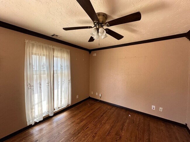 Building Photo - FOR RENT: Unique 2-Bed, 1-Bath Home on a C...