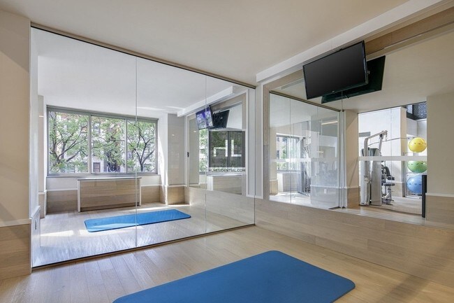 Foto del edificio - 360 W 43rd St