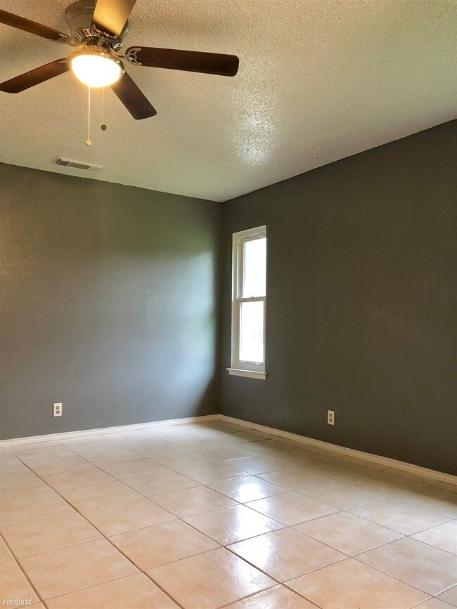 Building Photo - 3 br, 2 bath House - 5919 Valley Cove St