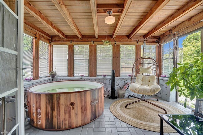 Building Photo - 3 br, 2 bath House - 4111 Southwest 18th C...