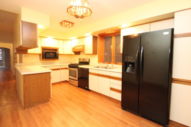 Foto del edificio - 1351 W Rosedale Ave