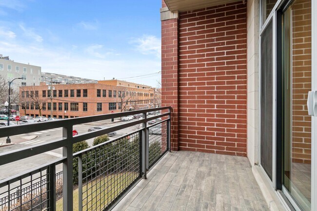 Foto del edificio - 1051 W Monroe St