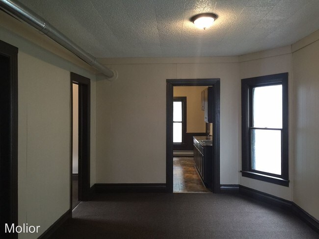 Building Photo - 816 E Eagle St