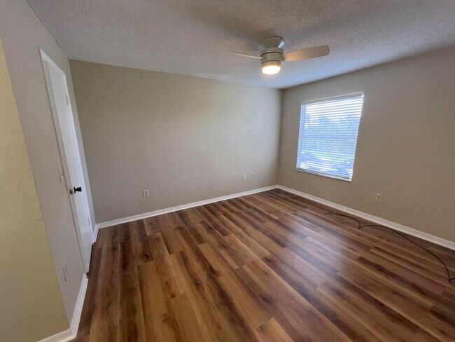 Foto del edificio - 1401 Village Blvd