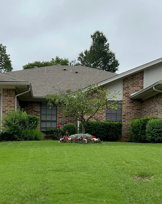 Foto del edificio - 4121 Spring Meadow Ln