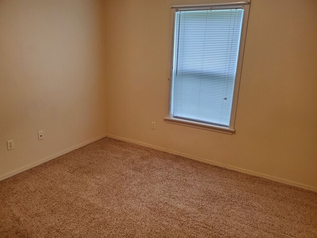 Building Photo - Check out all of our properties at ozarksp...