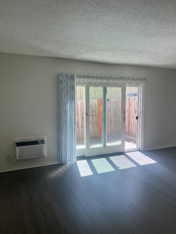 Foto del edificio - 1827 W Glencrest Ave