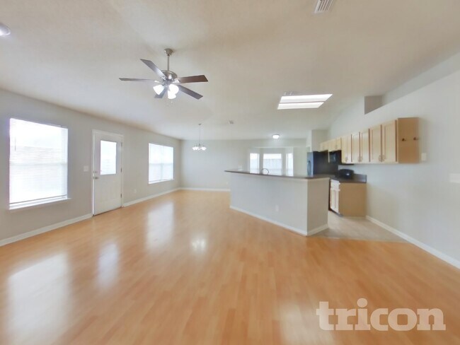 Building Photo - 325 Island View Cir