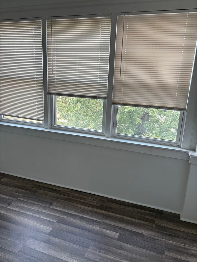 Foto principal - 7945 S South Shore Dr