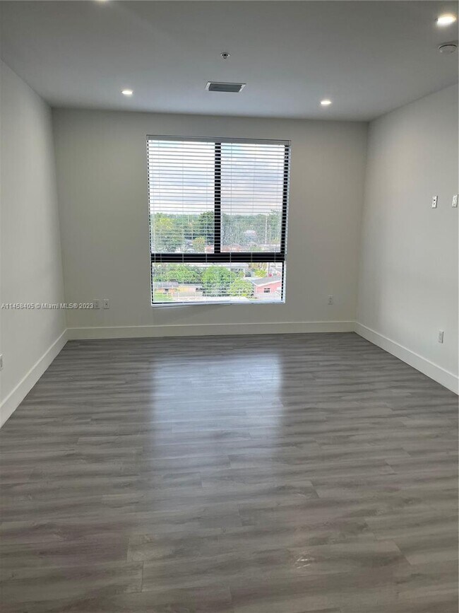 Foto del edificio - 859 E 24th St