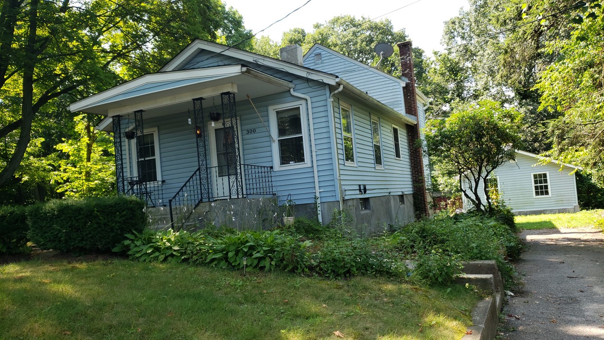 300 Scott Rd, Waterbury, CT 06705 House Rental in Waterbury, CT