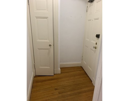 Primary Photo - 122 Bowdoin St