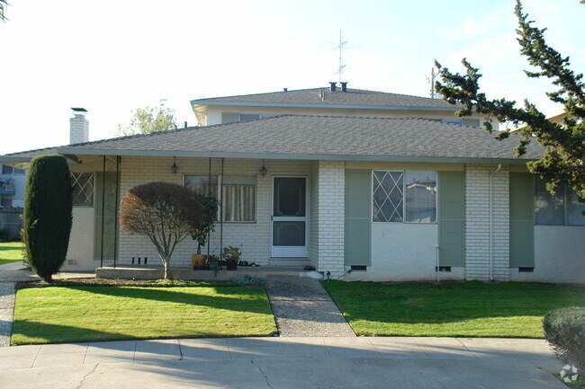 Building Photo - 1138 Starbird Cir