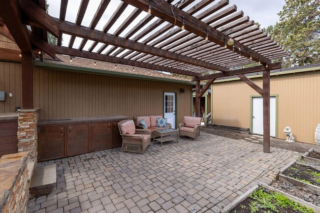 Foto del edificio - 20952 Desert Woods Dr