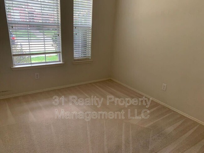 Foto del edificio - 6000 White Pine Dr